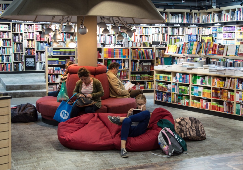 ecommerce-LE CANNET-min_books_bookstore_book_reader_readers_reading_shop_sale_books-849006